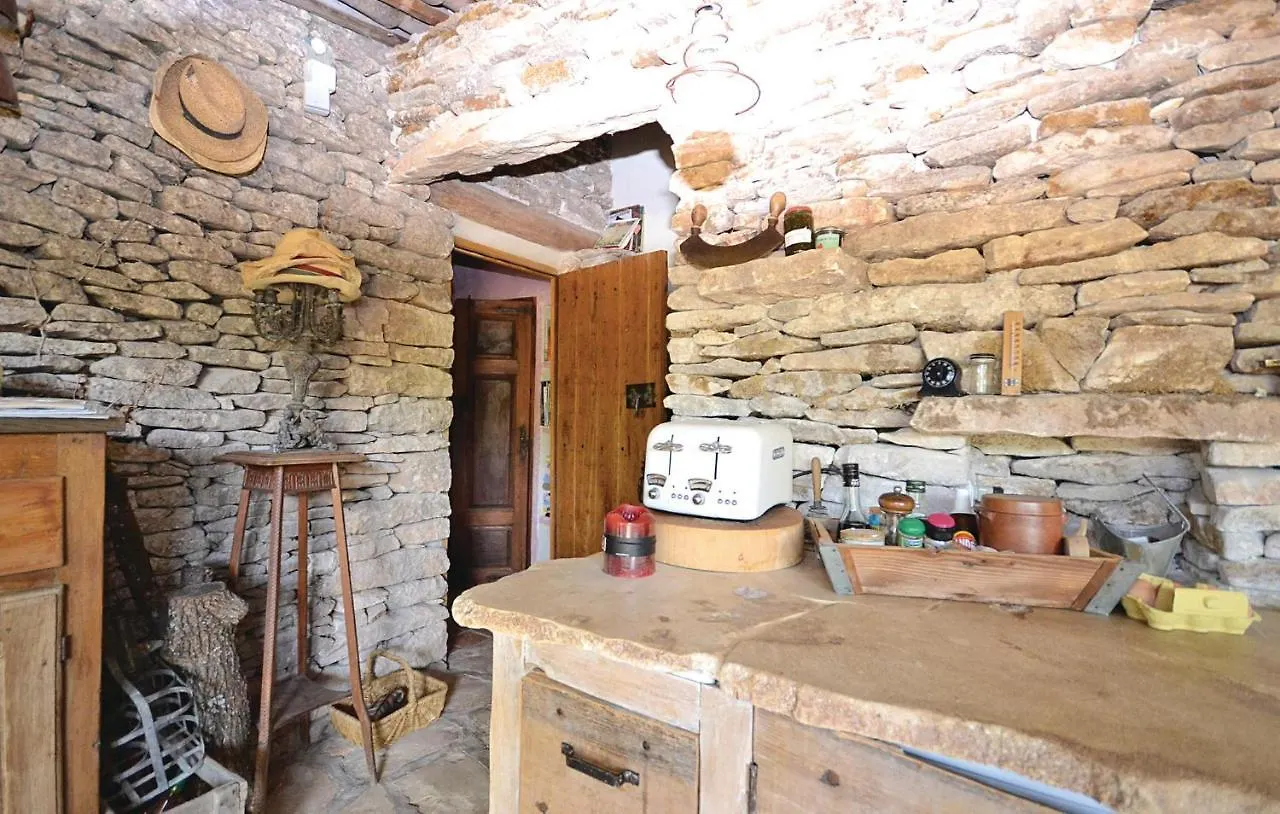 Cozy Home In Saignon With Kitchen