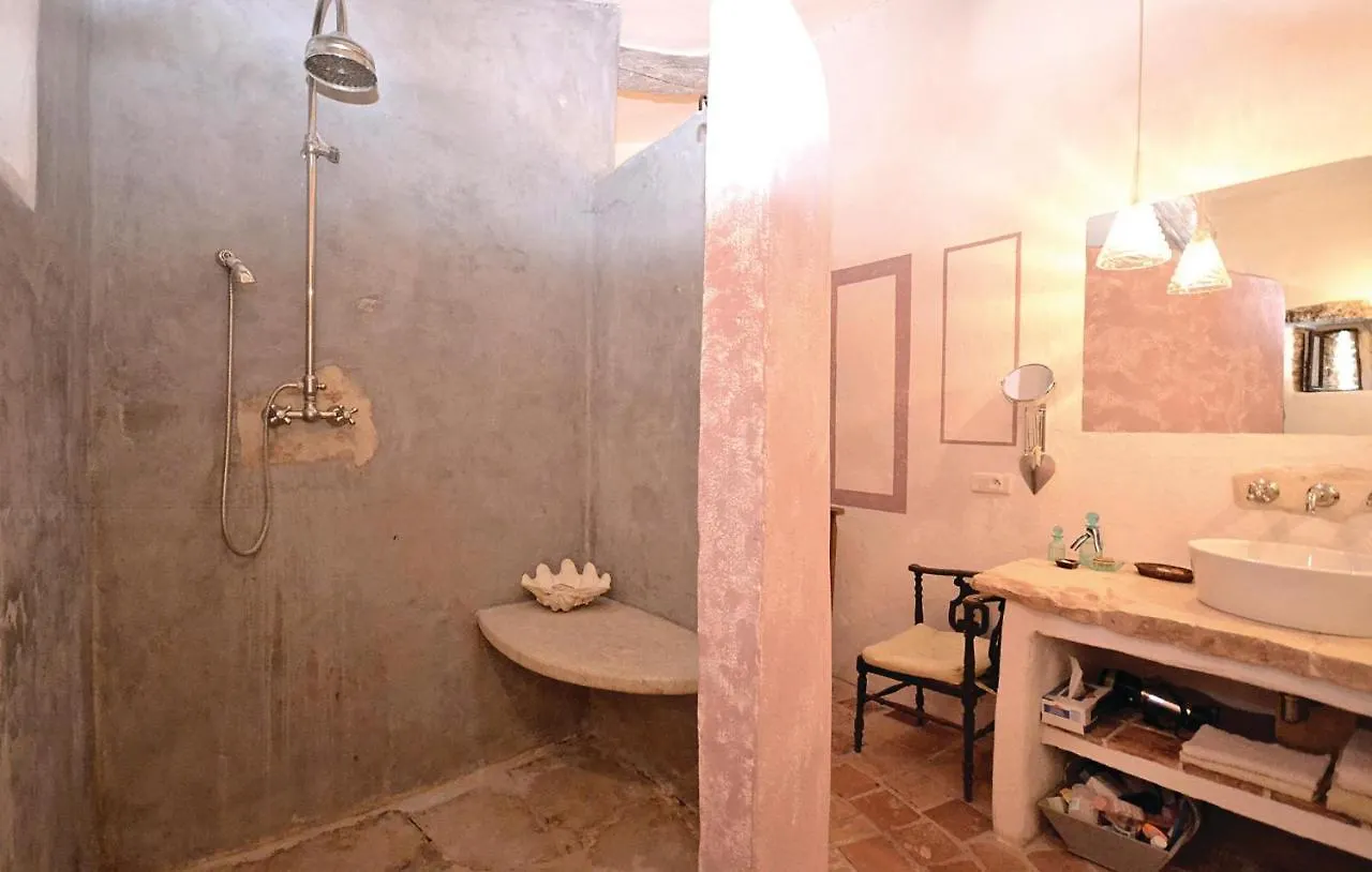 Cozy Home In Saignon With Kitchen France